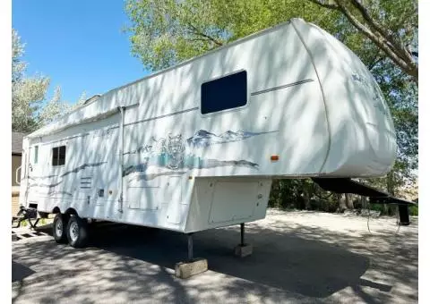 Forest River Wildcat 5th Wheel Travel Trailer (30 foot)